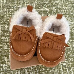 NEW in box Lucky Brand Baby Moccasins Baby Size 3 Brown/White faux fur suede